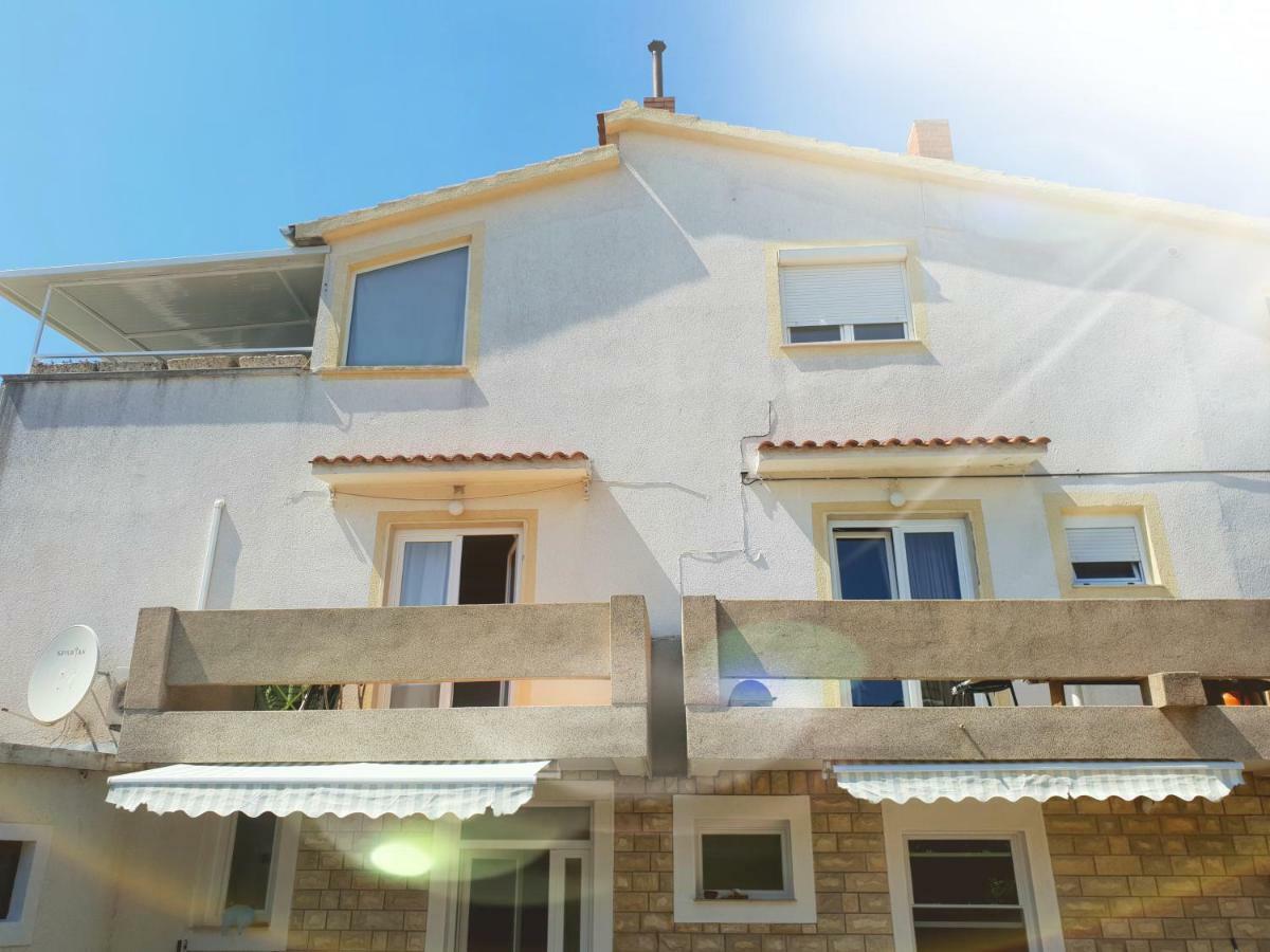 Apartments Petrovic Pirovac Exterior photo